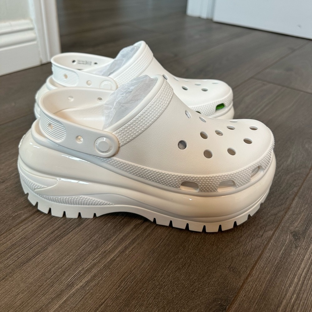NEW CROCS MEGA CRUSH CLOG WHITE W7